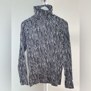 Athleta Flurry Elemental Back and White Turtle Neck Size Small 6